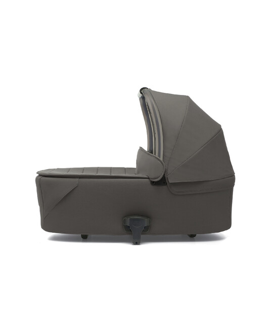 مجموعة مستلزمات أساسية أوكارو مع مقعد سيارة جوي آي-سبين 360 آي-سايز للأطفال الرضع أسود - 6 قطع image number 12